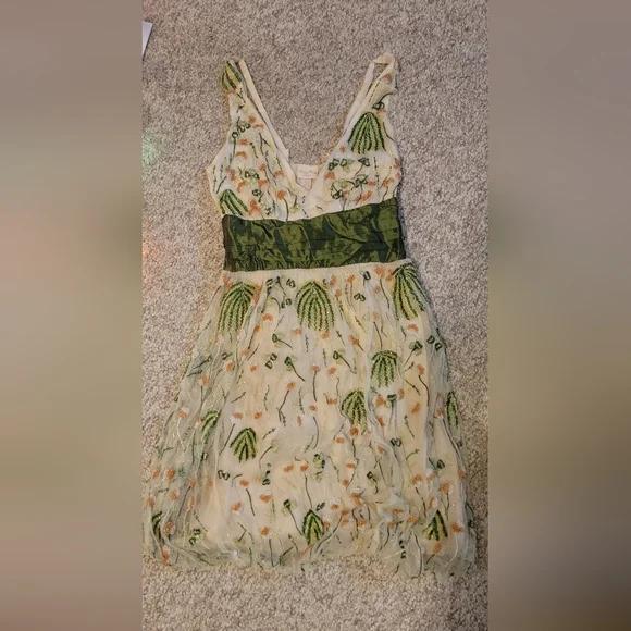 Tracy Reese Cream and Green Embroidered Dress MAKE AN OFFER 😉 💗 - Picture 3 of 12